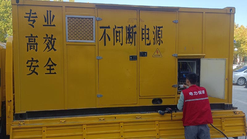 建邺柴油发电机组和UPS电源配合使用时，如何避免切换过程中的电力中断？